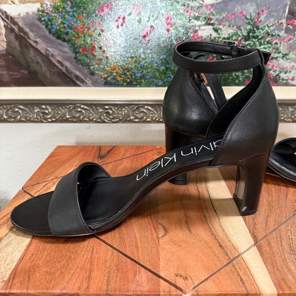 Calvin Klein Women's Carrie Black Leather Platform Sandals Ankle Strap Size 9 - Picture 8 of 11